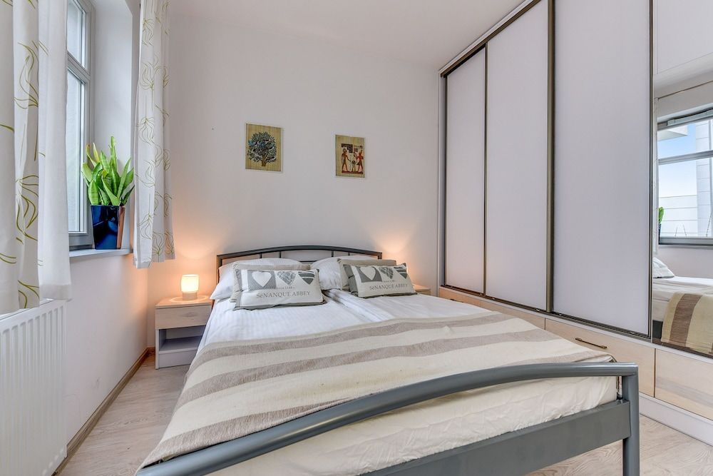 undefined Grand Apartments - Aqua 10