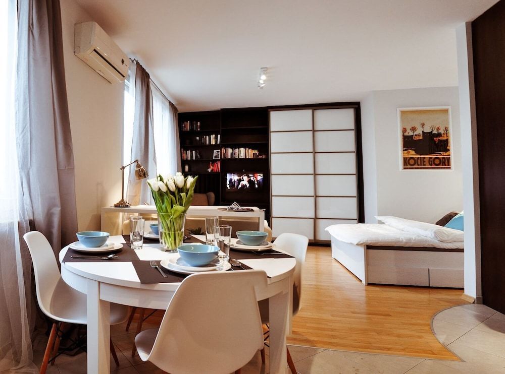 undefined Apartament balkon-Aleje Jerozolimskie 29 3