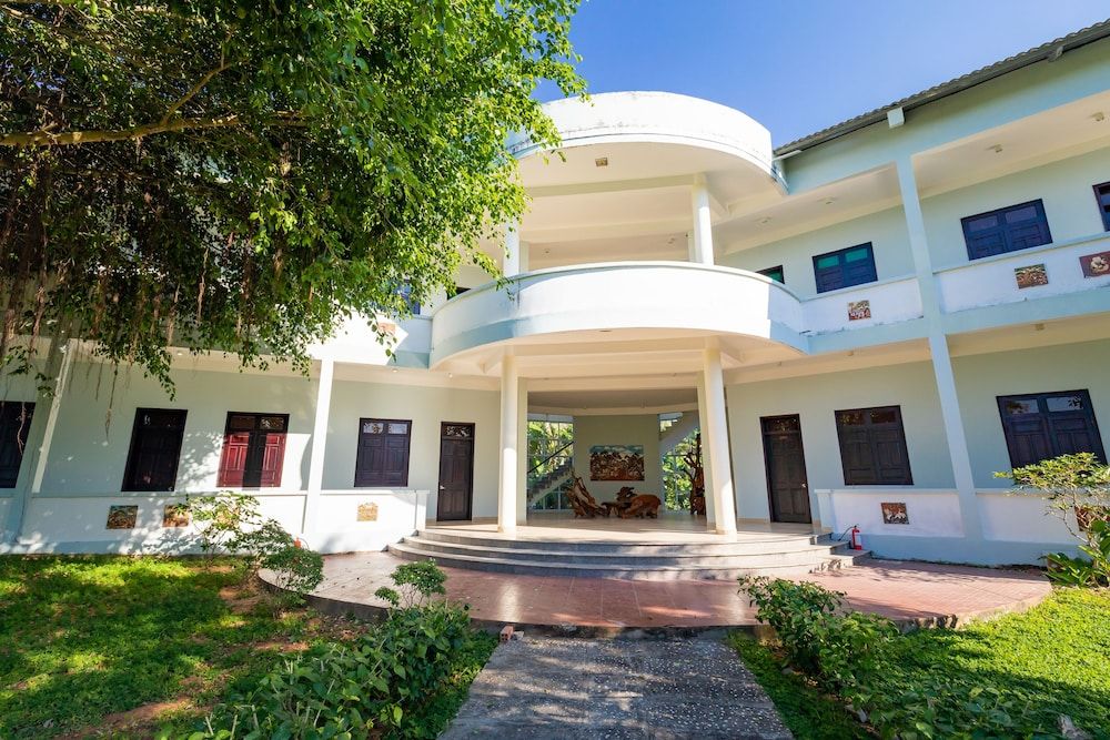 undefined Hoang Bach Resrot