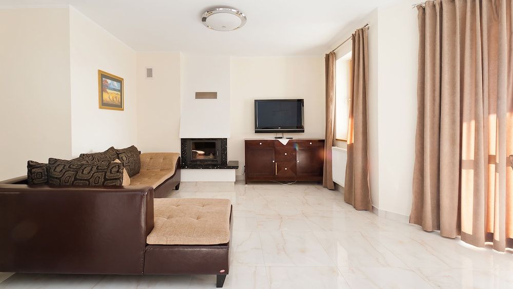 Apartment (9)