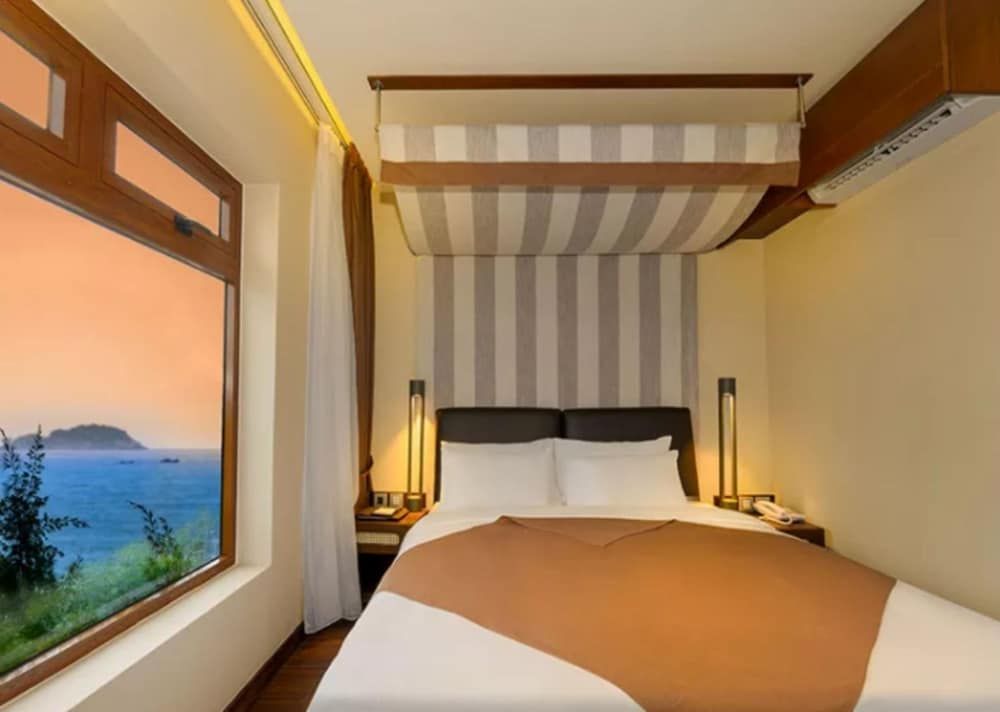 Superior King with Ocean View and Balcony