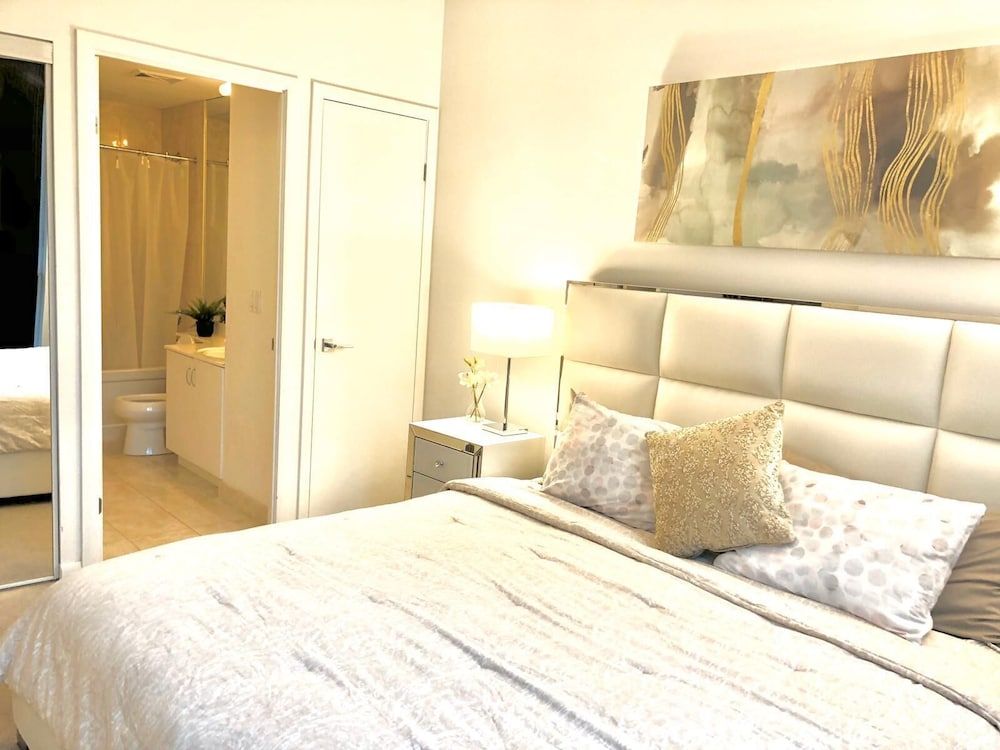 undefined Toronto Downtown Suites Private Terrace 5