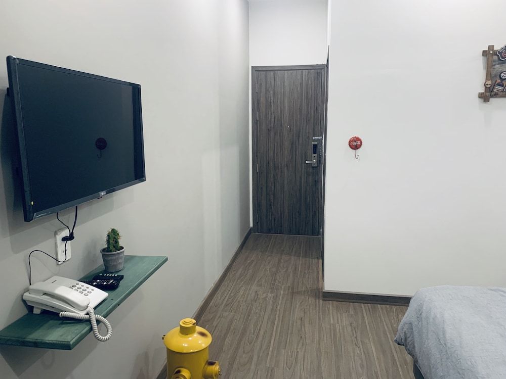 undefined Lucas Inn 2 10