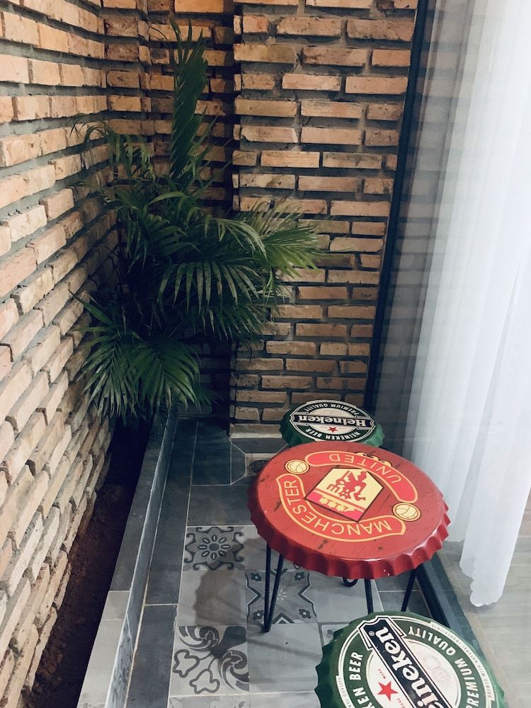 undefined Lucas Inn 2 4