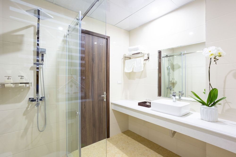 Victoria Hotel Ninh Binh Quadruple Room, Mountain View 6