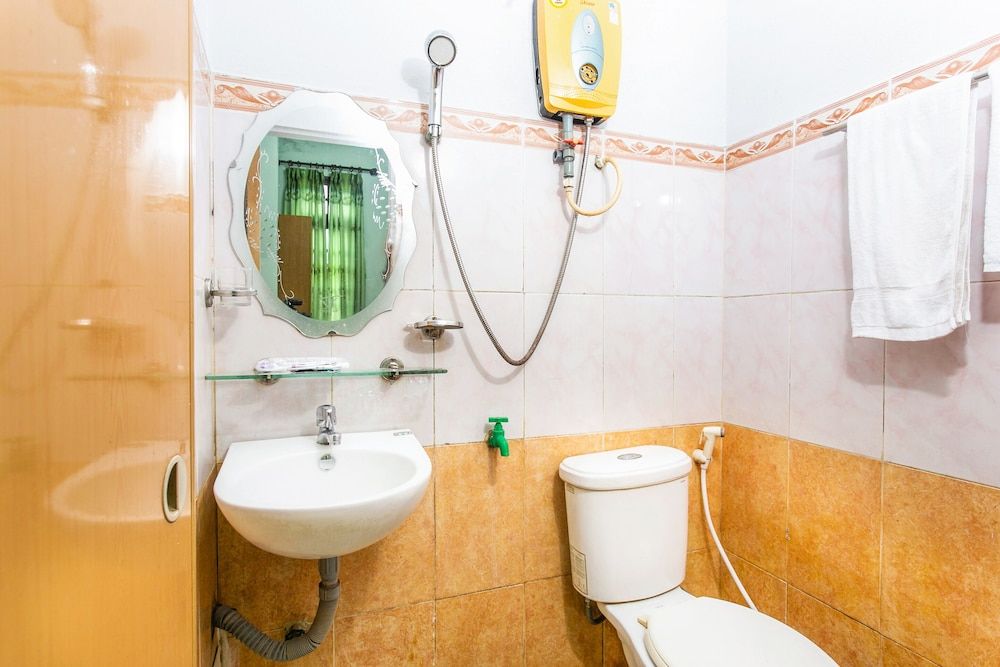 SPOT ON 804 My Hanh Hotel Superior Quadruple Room 5