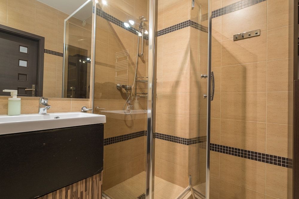 Green Wood Apartments Platinum Towers Family Suite 2