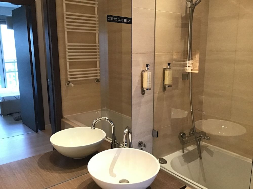 Green Wood Apartments Platinum Towers Deluxe Apartment, 1 Bedroom 3