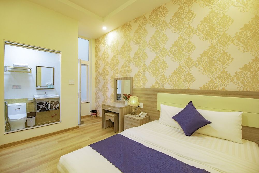 Khanh Uyen Hotel Superior Double Room 4
