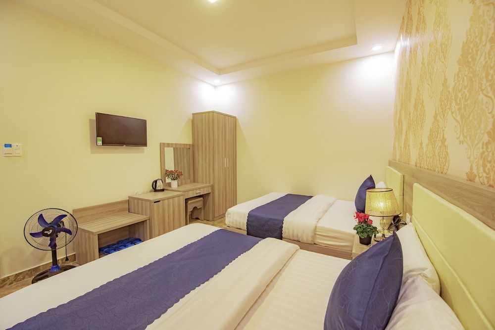 Khanh Uyen Hotel Superior Quadruple Room 3