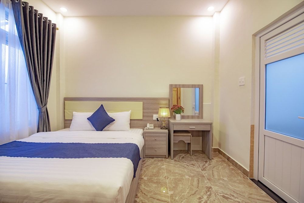 Khanh Uyen Hotel Superior Double Room 5