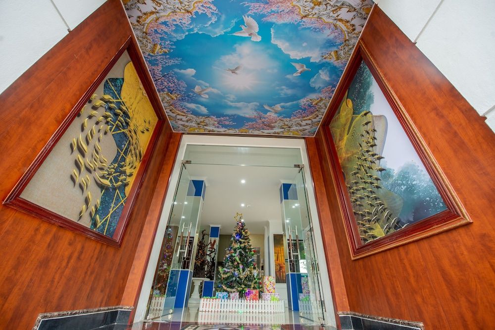 undefined Rose Hotel 3