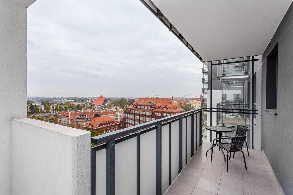 Frey Homes Bastion Walowa Superior Apartment 8