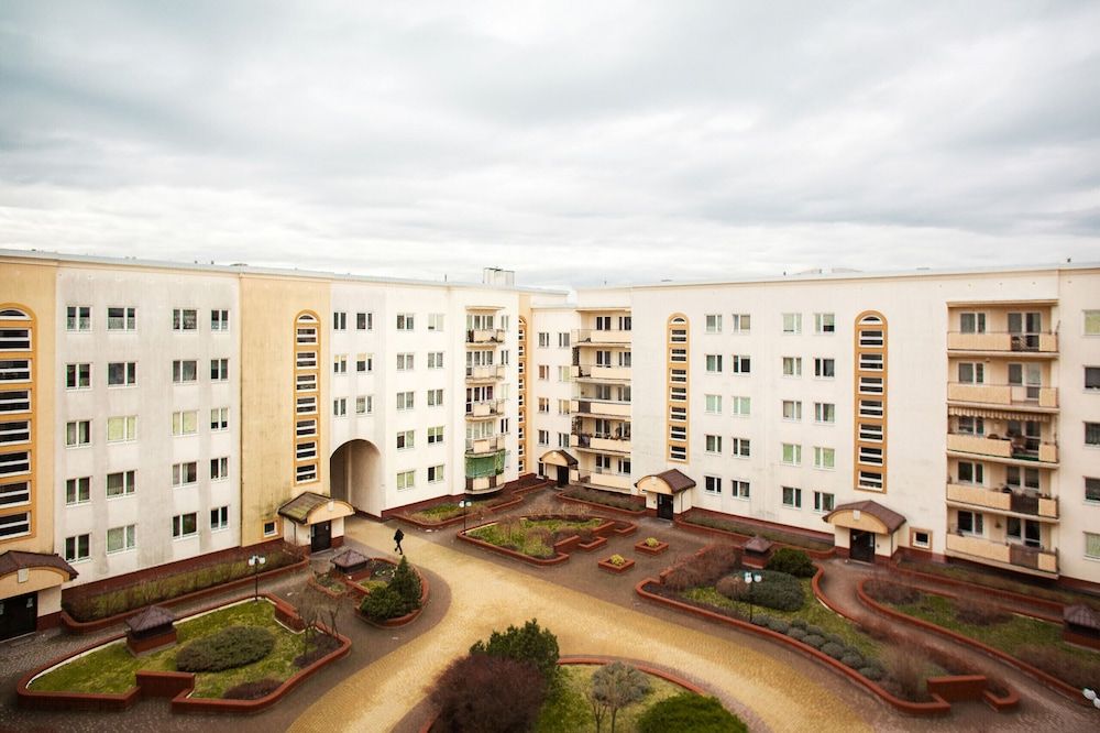 undefined Bluszczanska 76/147 3