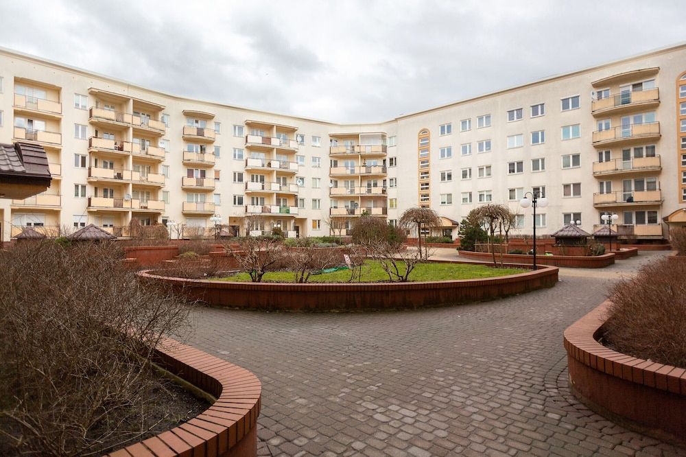 undefined Bluszczanska 76/147 5