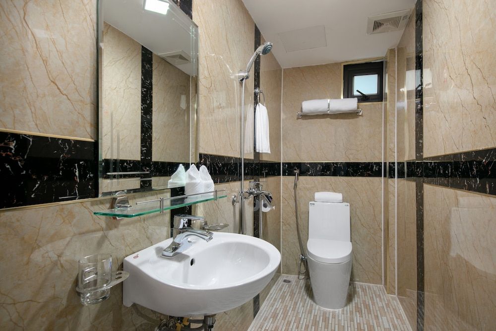 Patel Hotel Hanoi Studio with Window, 2 Twin Beds 4