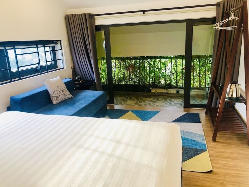 The Night Market Villa Deluxe Double Room, Pool View 4