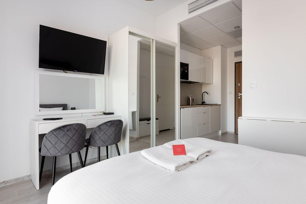 undefined Wola Chic Grey Studio 8