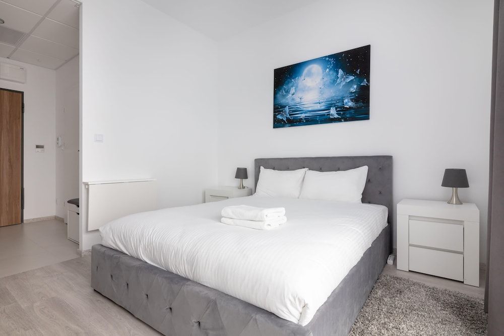 undefined Wola Chic Grey Studio