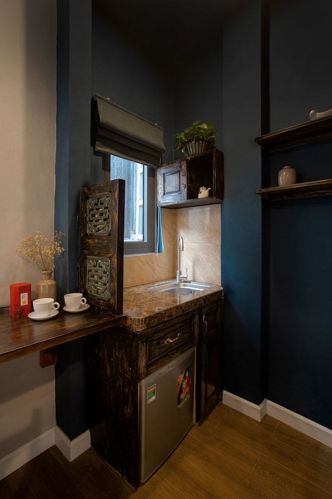 Centraltique Hidden Oasis Family Room 9