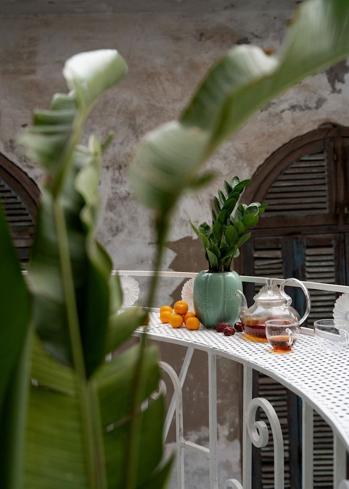 Centraltique Hidden Oasis Family Room 7