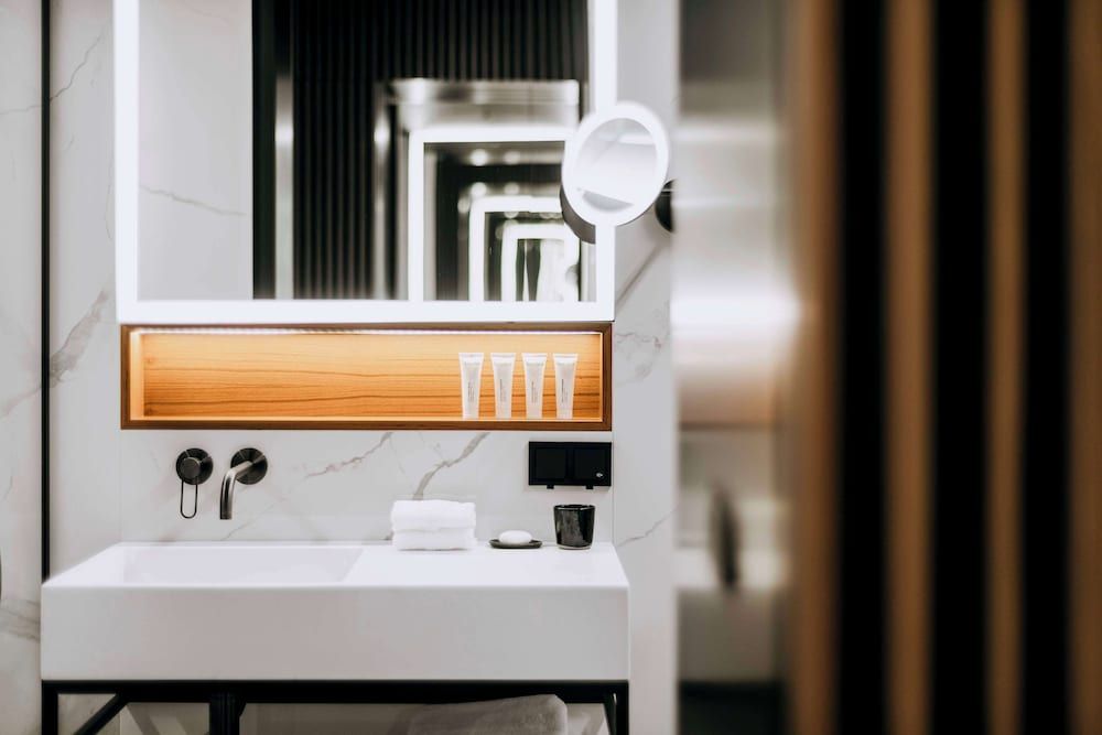 Nobu Hotel Warsaw Executive Twin Room 6