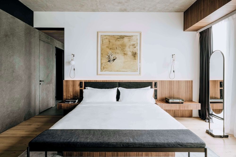 Suite (Nobu)