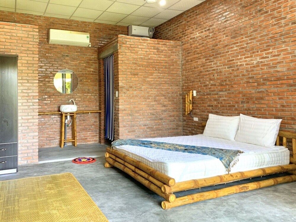 Ba's Garden Beachside Homestay Basic Double Room 7