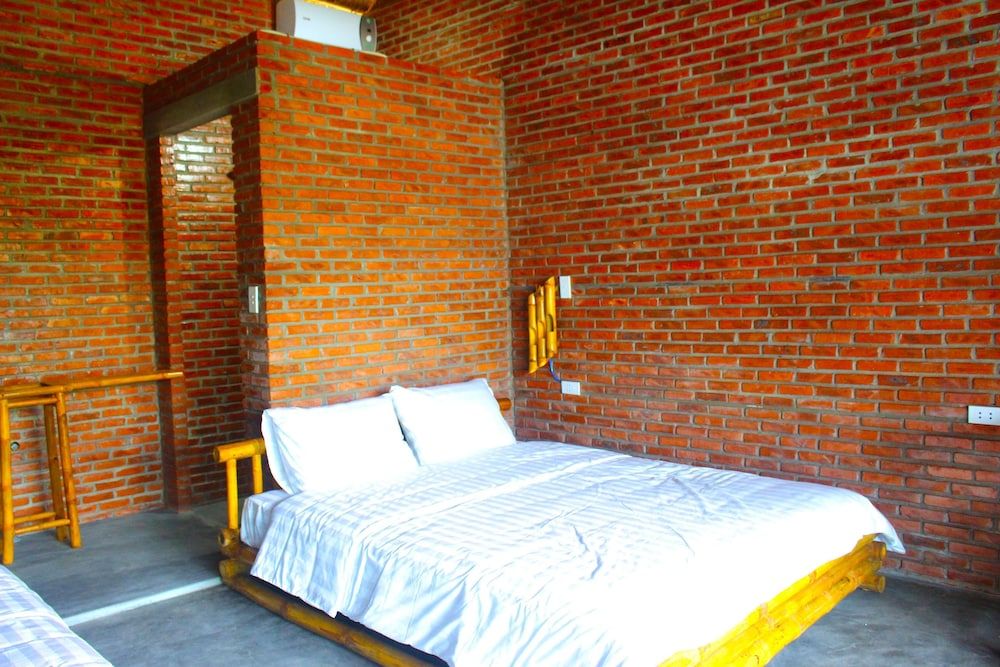 Ba's Garden Beachside Homestay Family Room 3