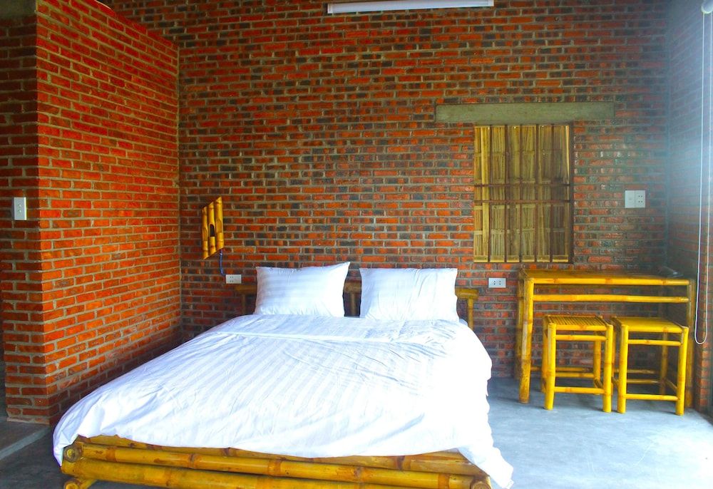 Ba's Garden Beachside Homestay Basic Double Room 2