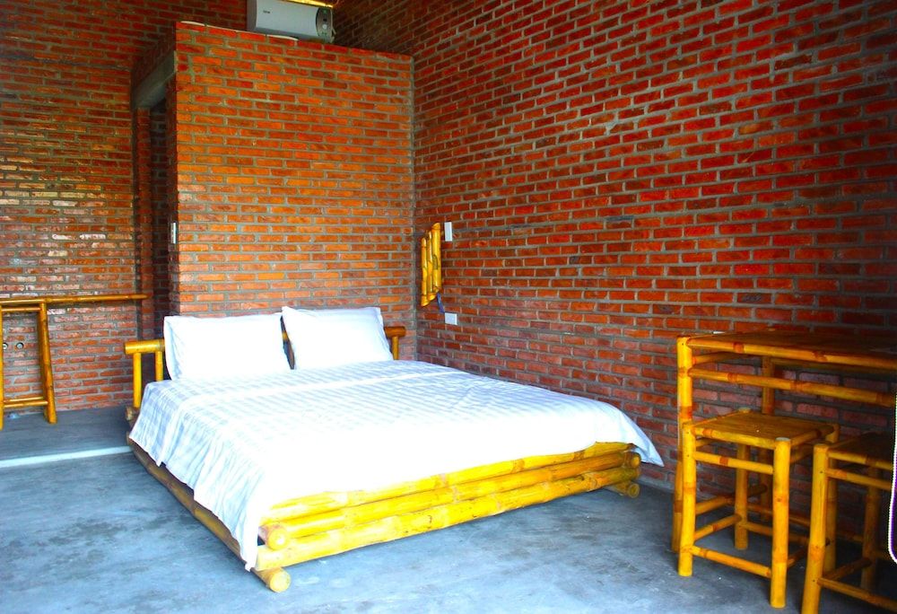 Ba's Garden Beachside Homestay Family Room 2