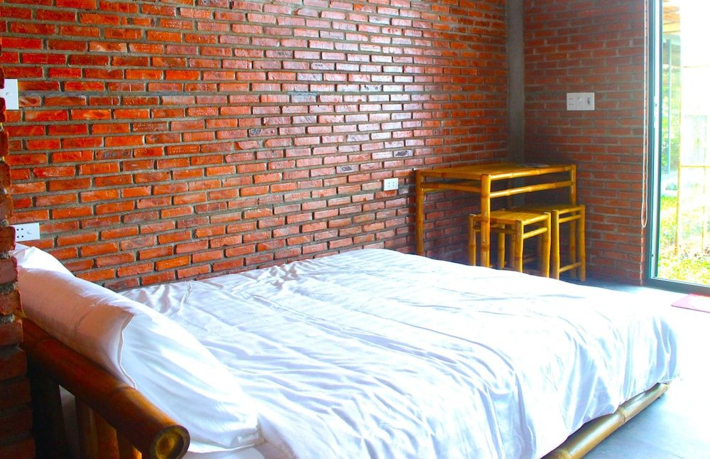 Ba's Garden Beachside Homestay Family Room 8