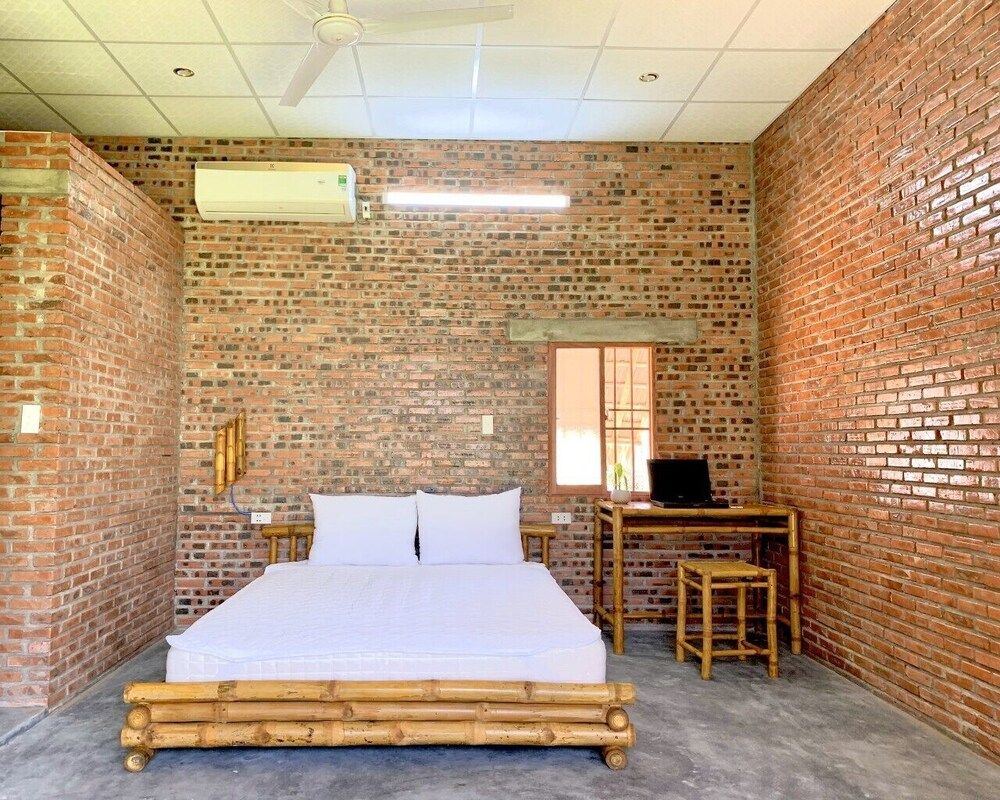 Ba's Garden Beachside Homestay Basic Double Room 8