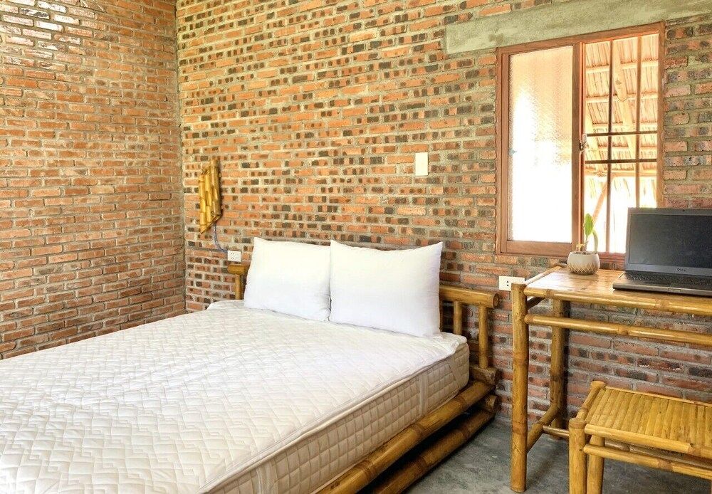 Ba's Garden Beachside Homestay Basic Double Room 9