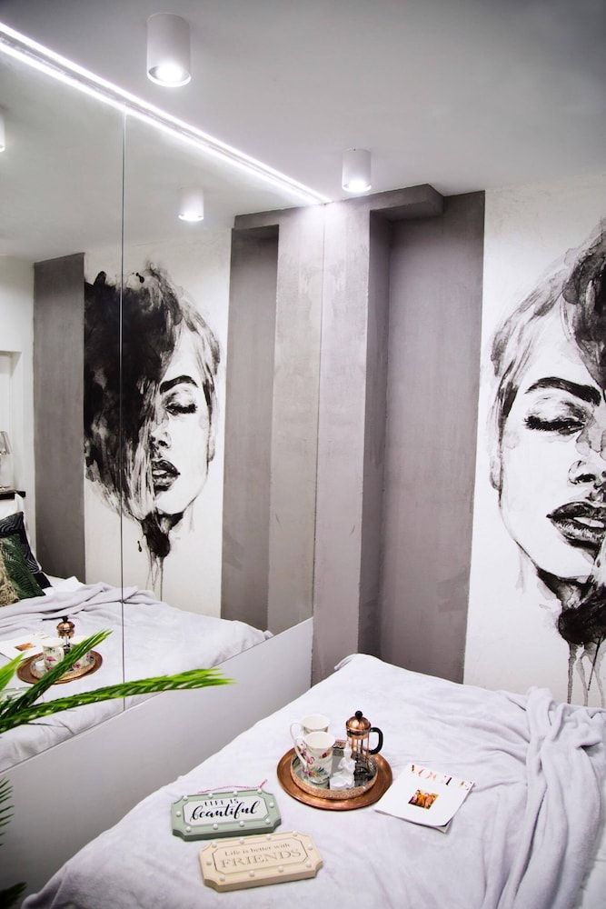 undefined Warsaw Concierge Modern Studio 3