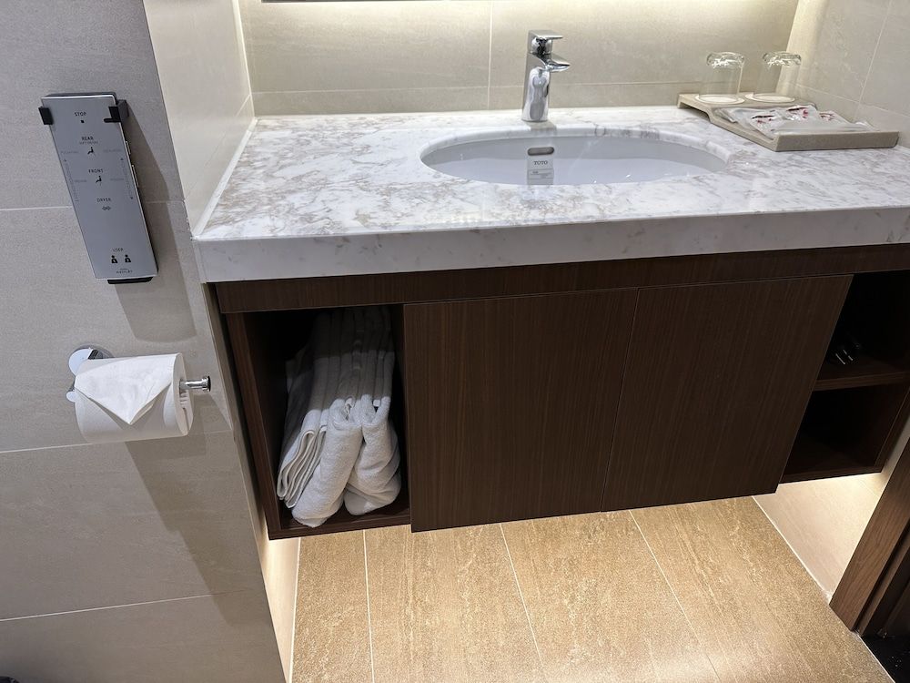 HOTEL YAH HANOI Economy Double Room, No Windows 2