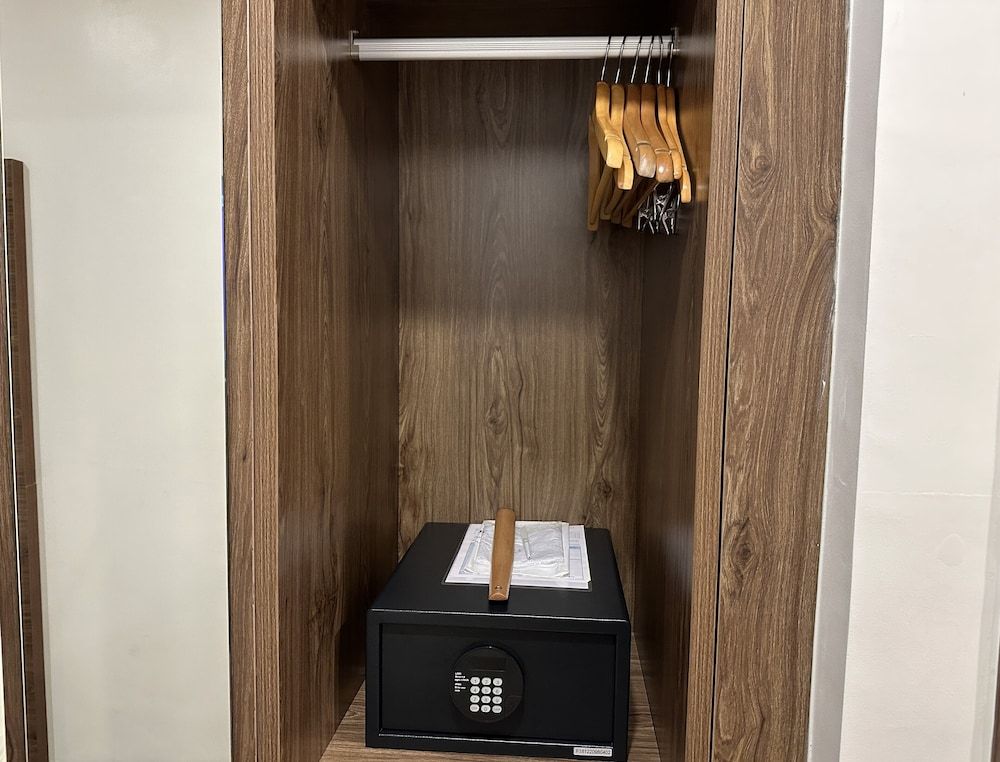 HOTEL YAH HANOI Economy Double Room, No Windows 4