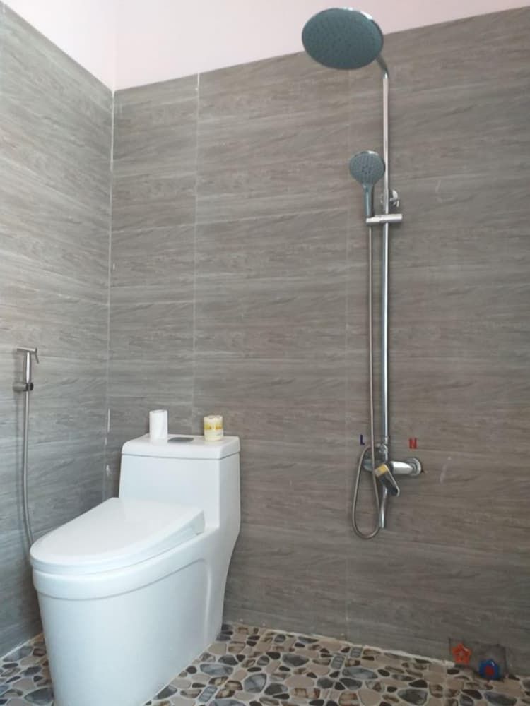 Bien Ngoc Ly Son Hotel Standard Family Room 10