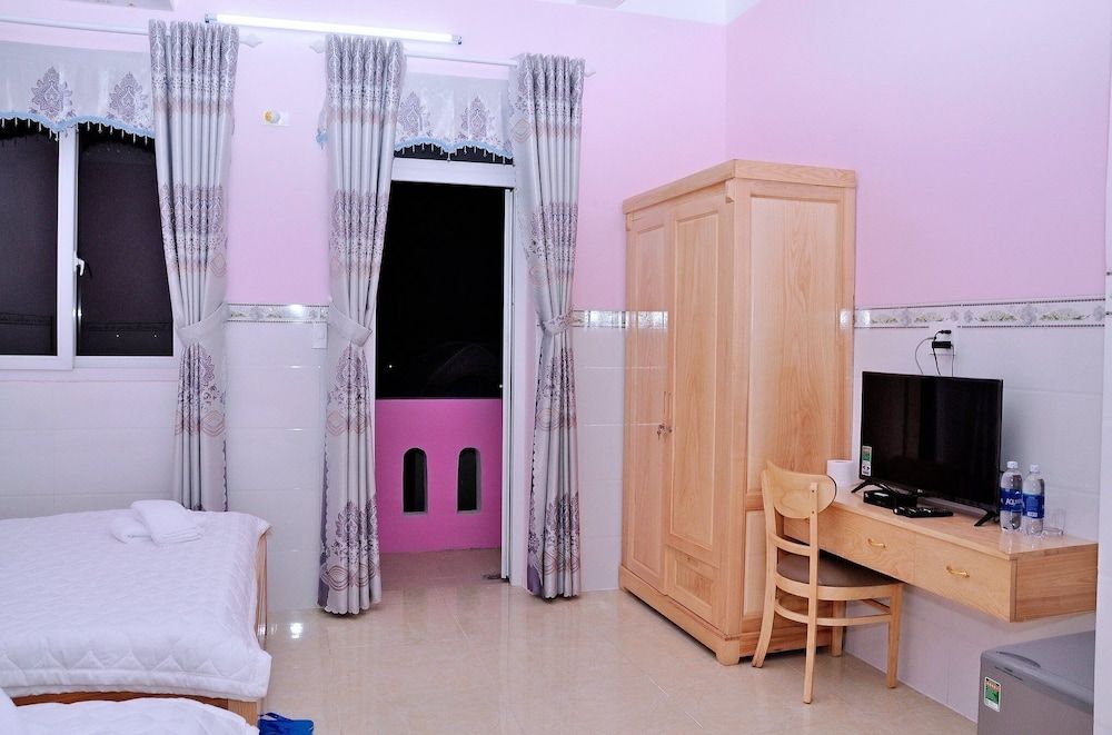 Bien Ngoc Ly Son Hotel Standard Family Room 4