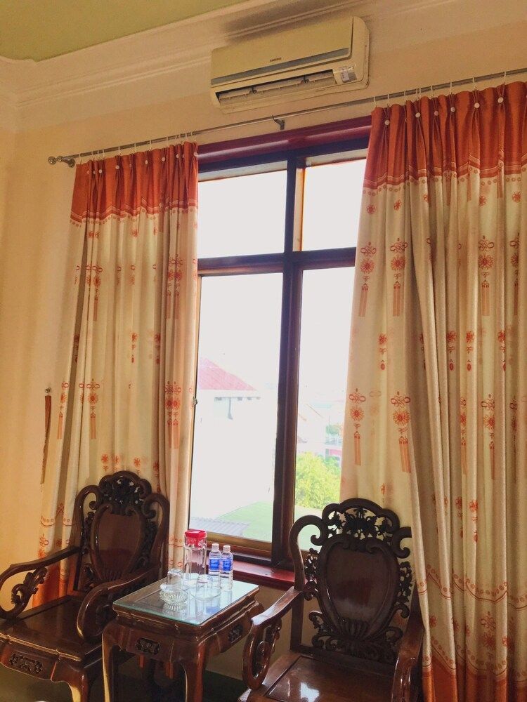 Hotel 8 3 Triple Room, 3 Twin Beds 4