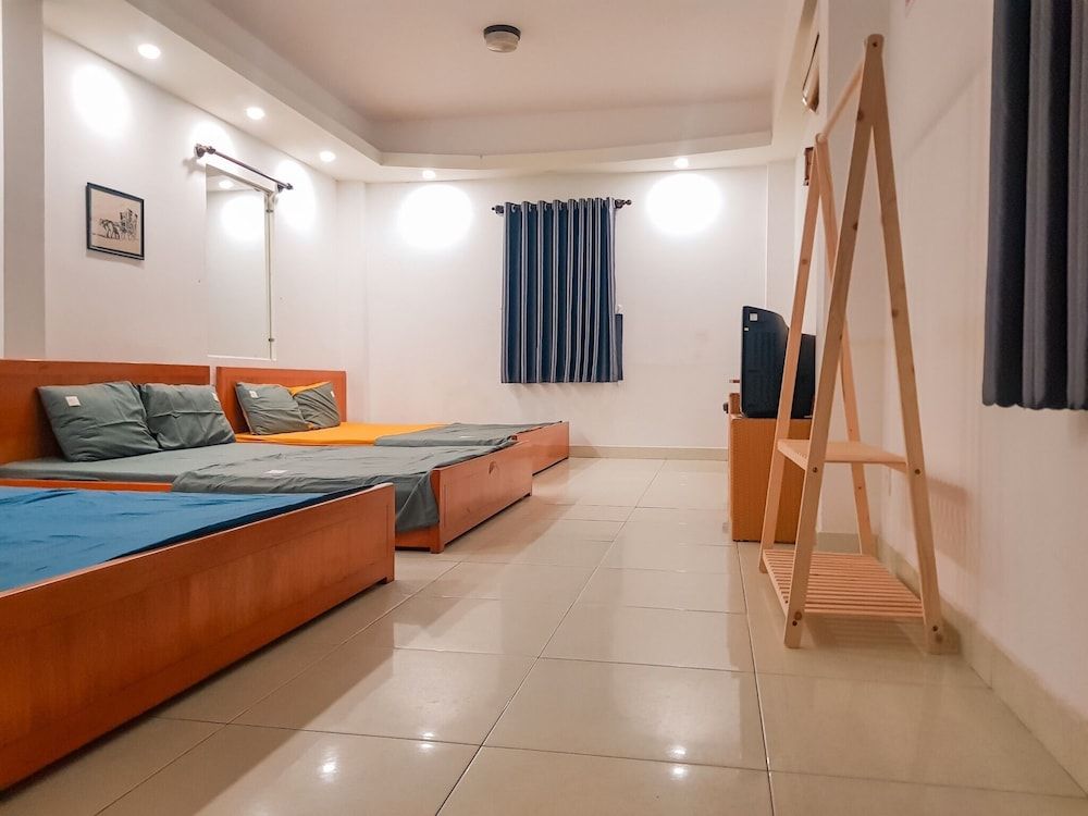 Room (3 Queen Beds)