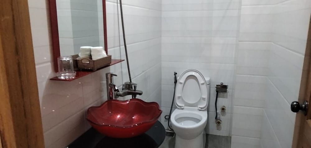 Hoang Mai Hotel Standard Double Room 7