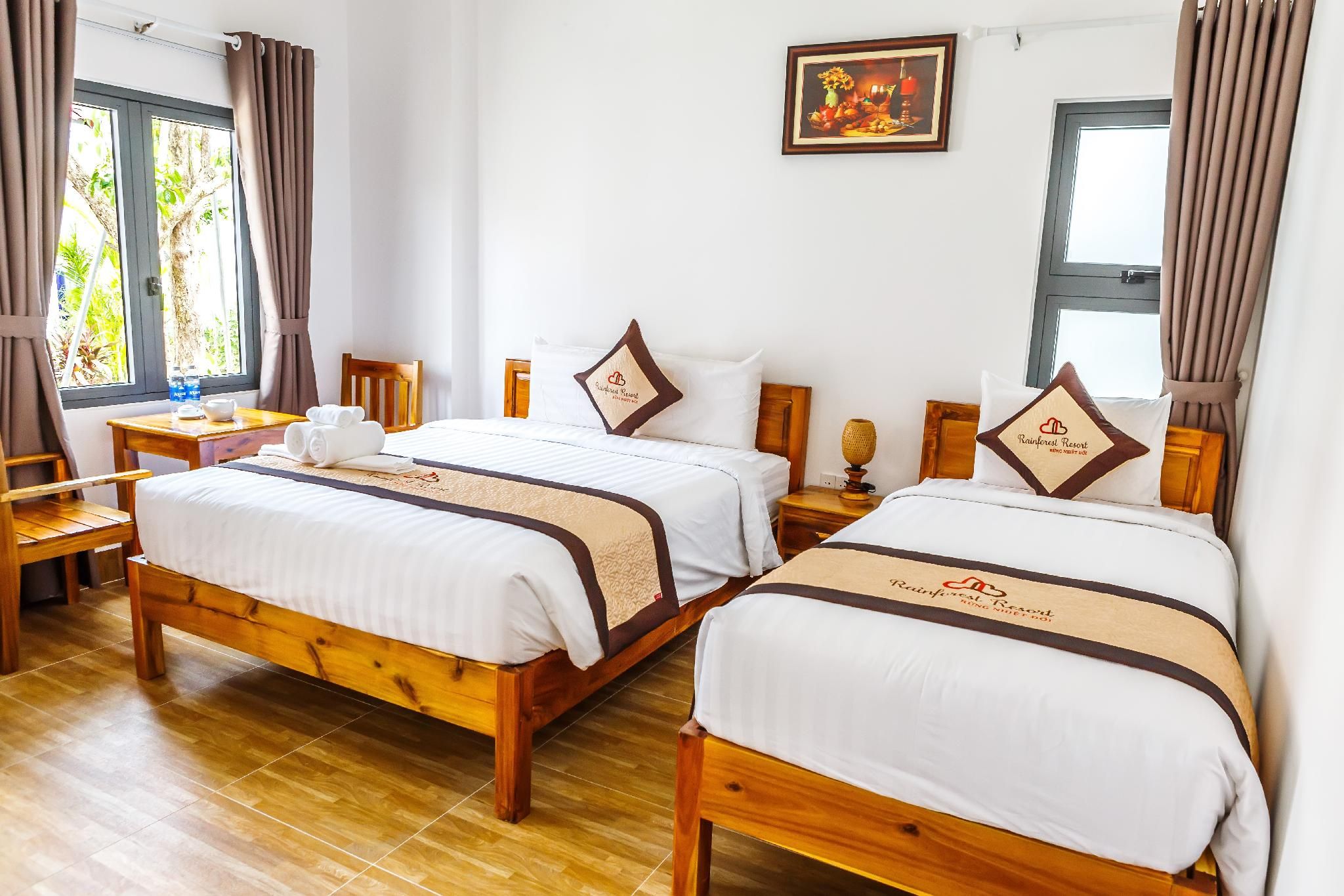 Deluxe Triple Pool View