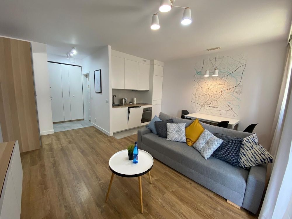 BatogoSpot Towers Luxury Apartment 2