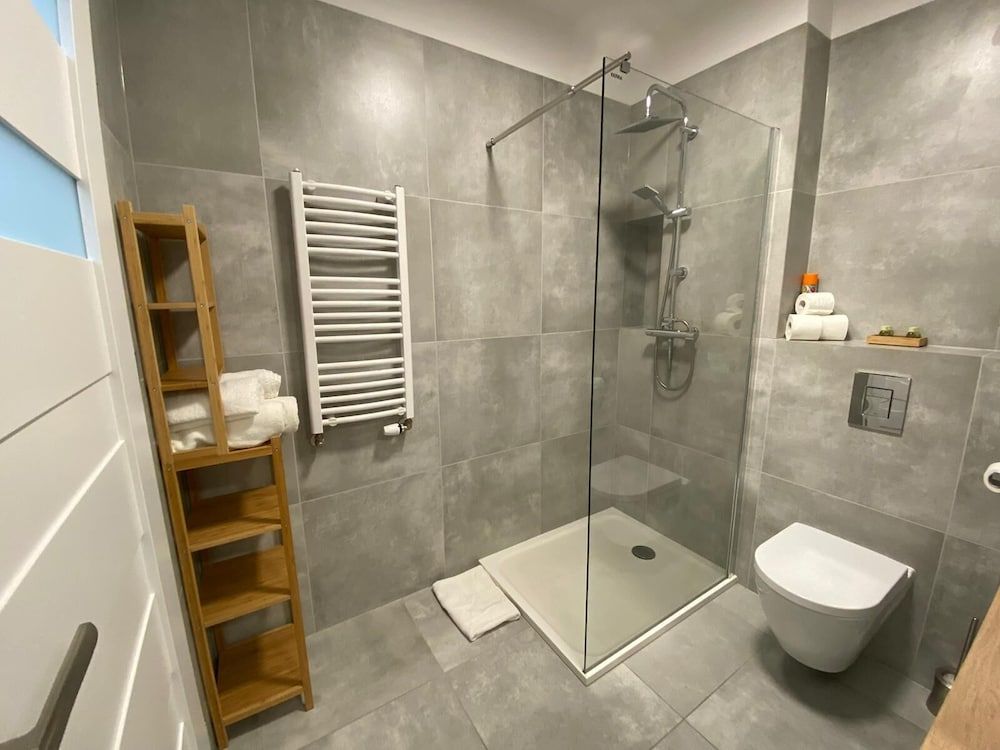 BatogoSpot Towers Luxury Apartment 5