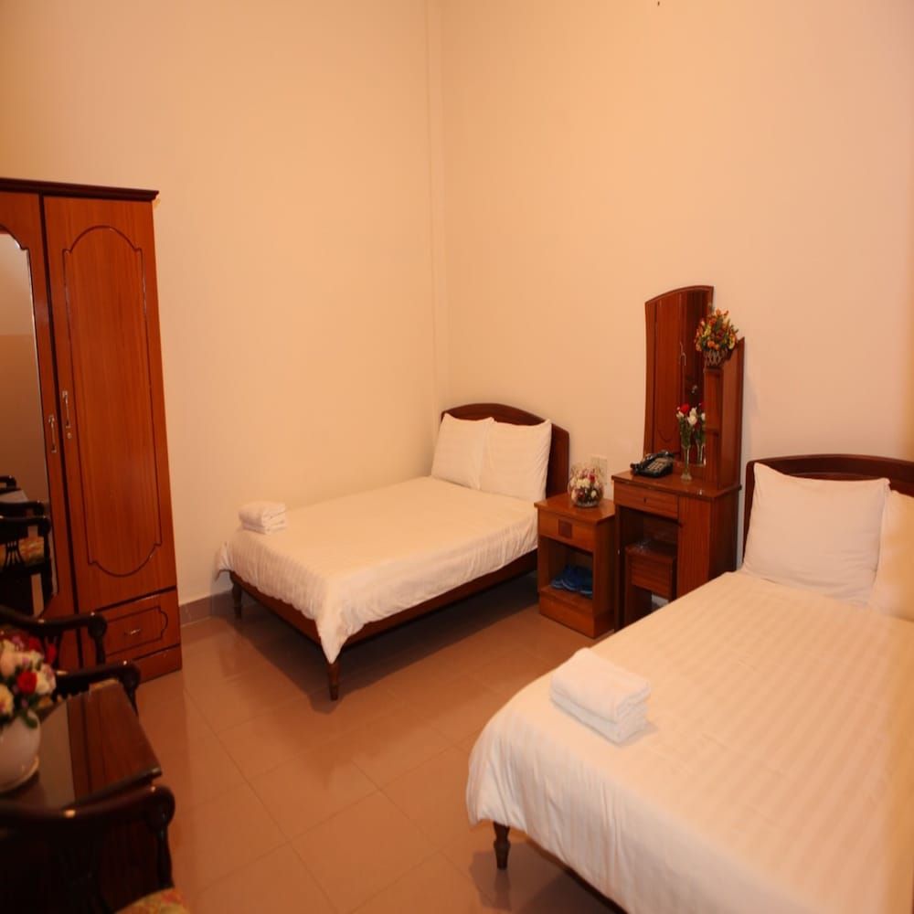 Quang Chien Hotel by Zuzu Quadruple Room 7