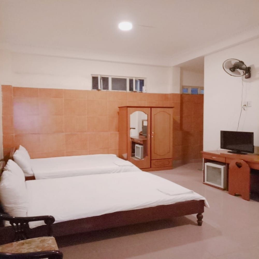 Quang Chien Hotel by Zuzu Quadruple Room 6