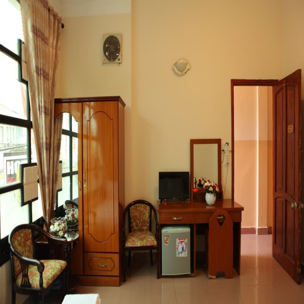 Quang Chien Hotel by Zuzu Deluxe Double Room 3