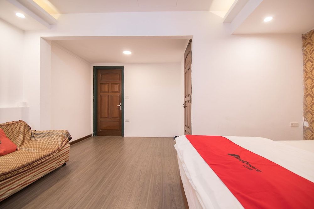 undefined RedDoorz near Nha Tho Street 5