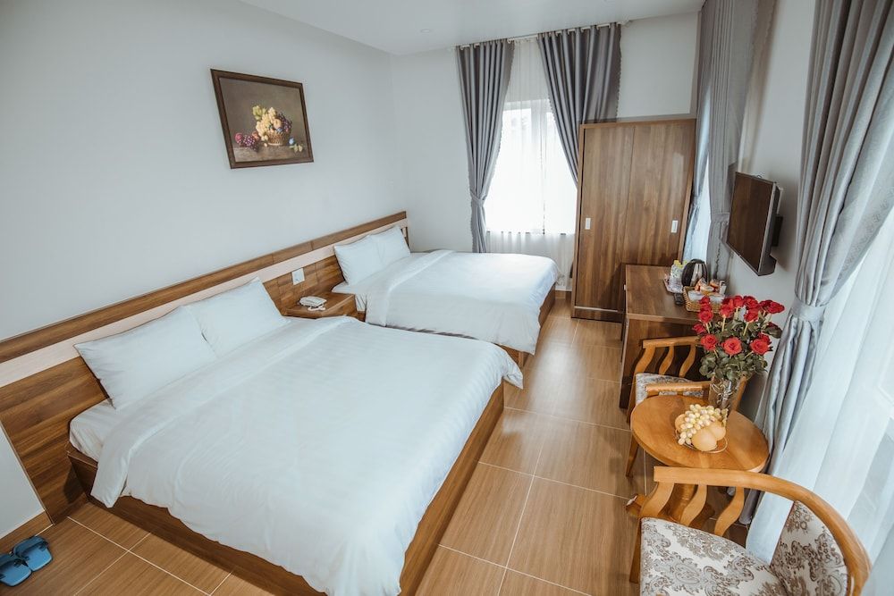 RedDoorz Premium Anh Duc Da Lat Hotel Family Quadruple Room 2